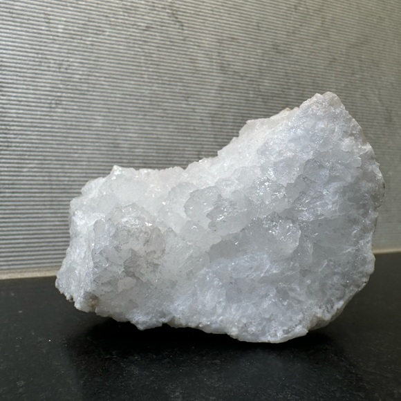 #8 Quartz Stone - Picture 1 of 3